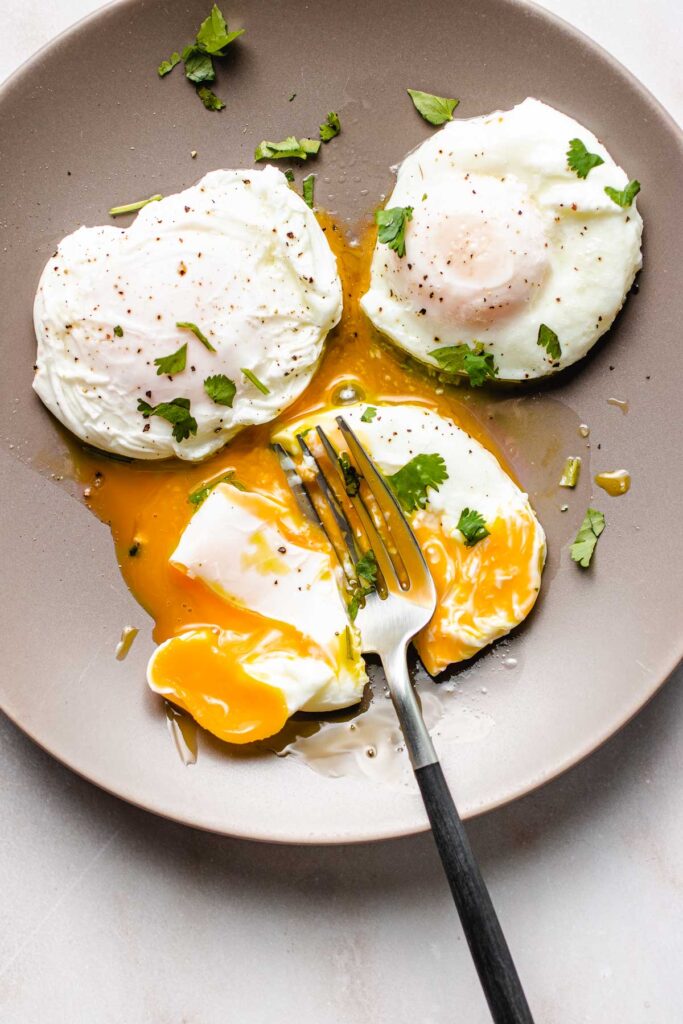 AIR FRYER POACHED EGGS - Yummy Recipes