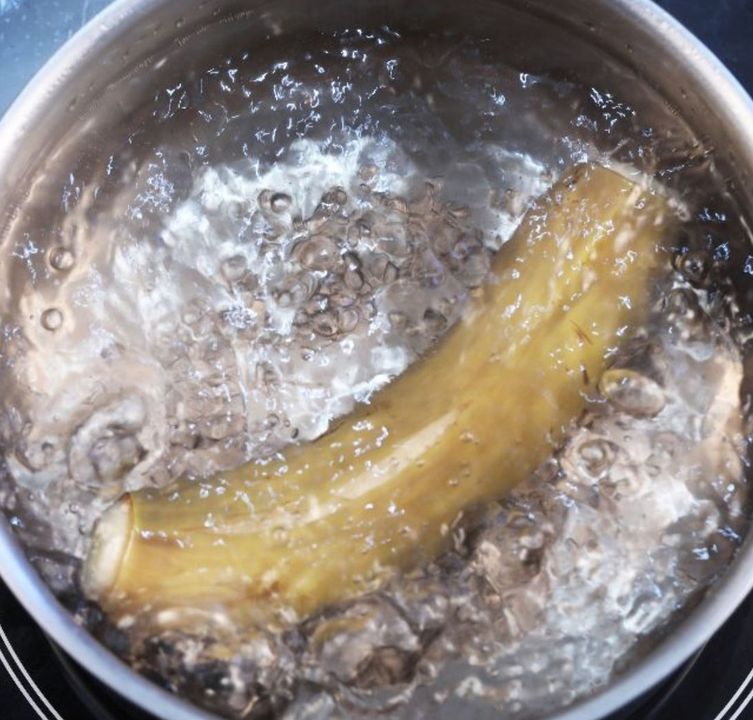 Boil a banana every night for a powerful home remedy everyone needs to know